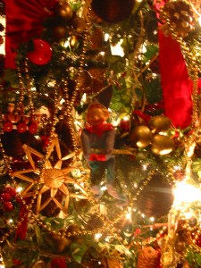 Note the more homespun ornaments.
